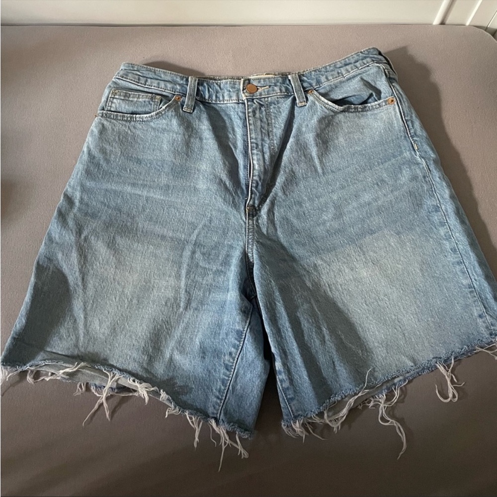 VINTAGE WOMAN UNIVERSAL THREAD BERMUDA SHORTS